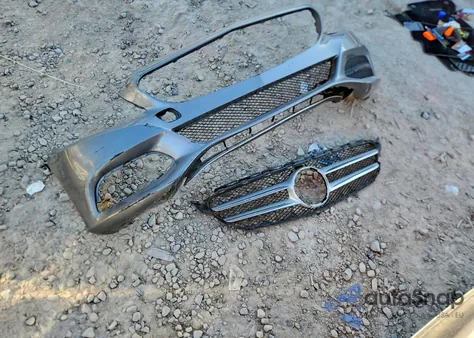 2015 Mercedes-Benz C 300 4Matic z USA, uszkodzony, nr VIN 55SWF4KB7FU070537